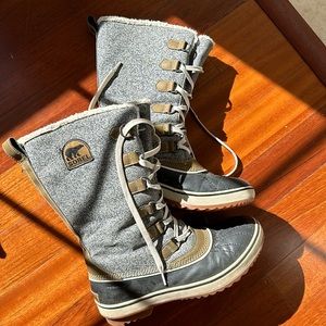 SOREL women’s snow boots, lace up fleece